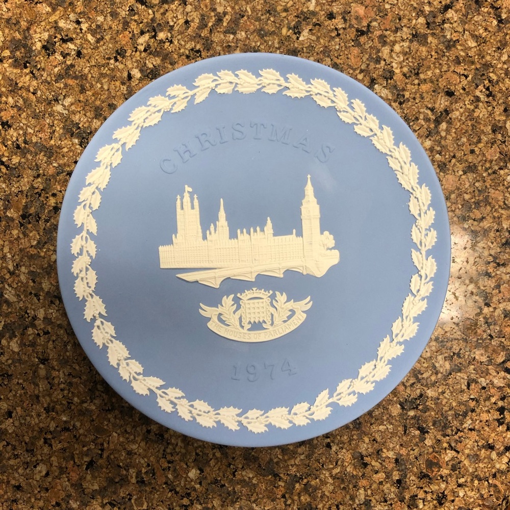 Wedgewood Christmas Collectors Houses of Parliament plate (1974)
